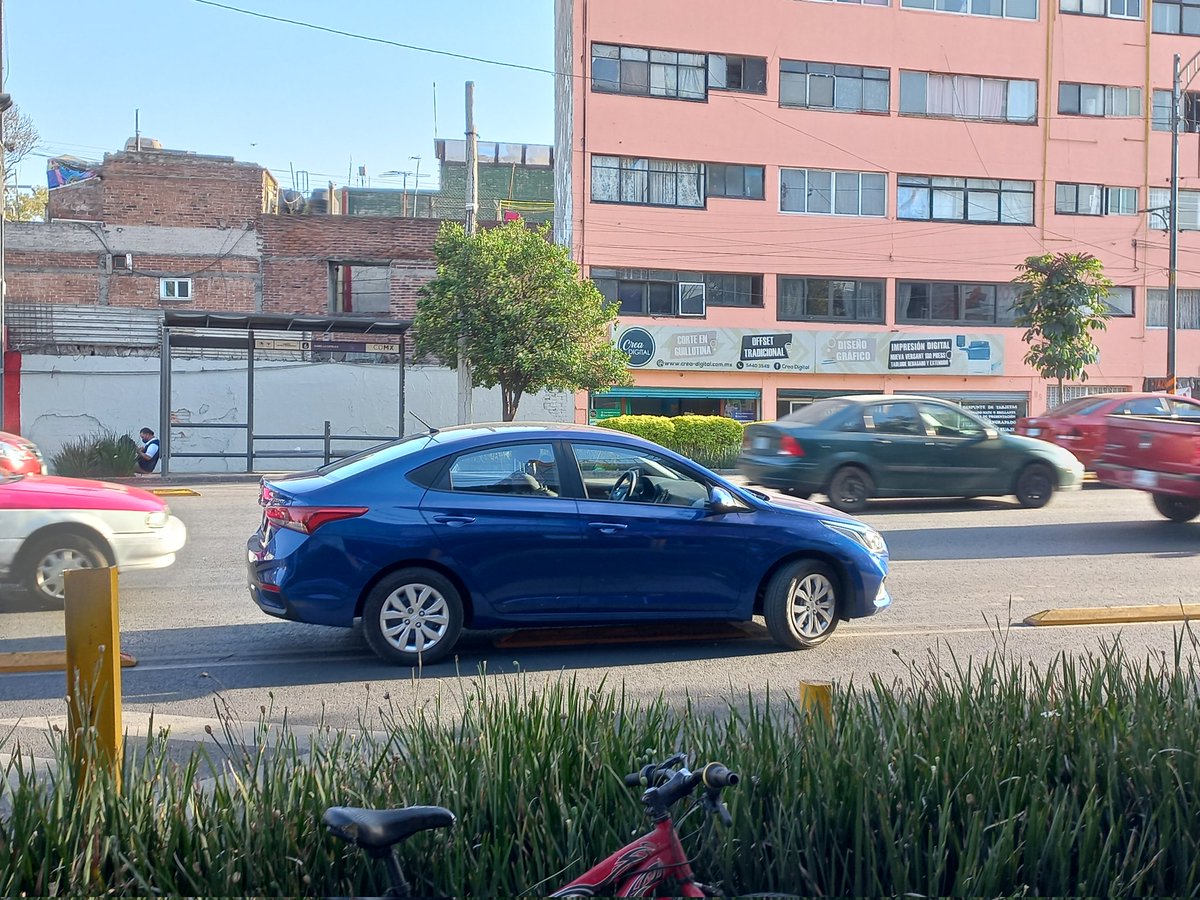 Puchowag's tweet photo. Aquí Don Vga dejando su coche bien estacionado... https://t.co/cY9g15gCmK