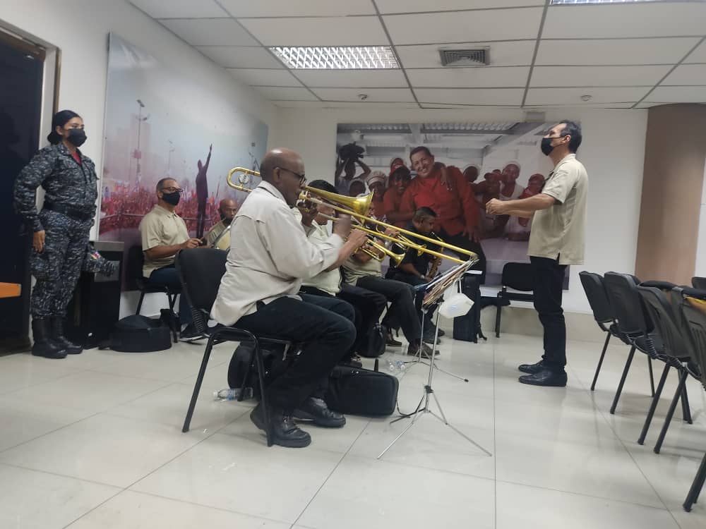 CRubensantiago's tweet photo. Próximamente ustedes gozaran de la Ley de Responsabilidad Social, y les recuerdo a cada uno de los jubilados de este cuerpo de seguridad que está es su casa. https://t.co/vHbuXNml7D