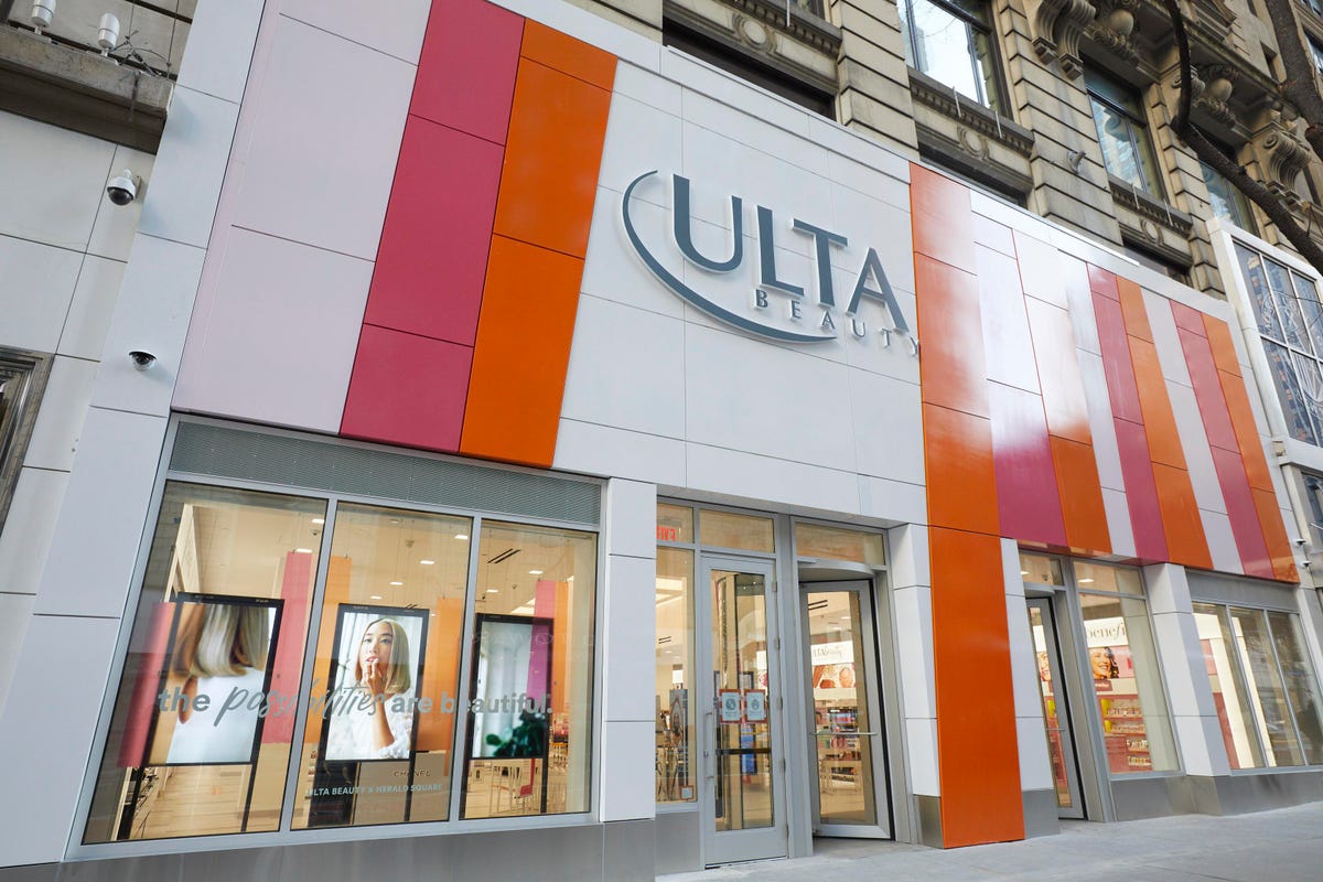 Ulta Beauty Shows Record Performance With Sales Up 40%, Profits Up 461% https://t.co/sSF8gjccVo https://t.co/EmppADF18M