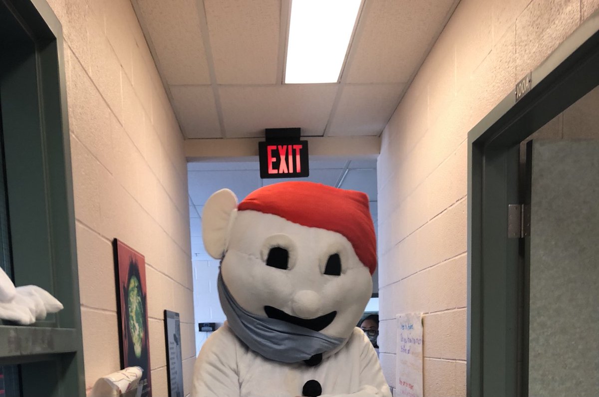 It was great to have Bonhomme visit ⁦<a href="/AGESGryphons/">Alcona Glen</a>⁩ during Carnivale aujourd’hui! ⁦<a href="/SCDSB_Schools/">Simcoe County District School Board</a>⁩