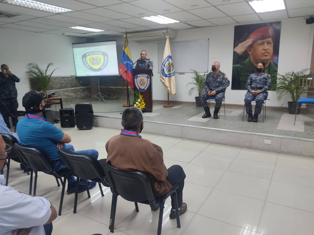 CRubensantiago's tweet photo. Próximamente ustedes gozaran de la Ley de Responsabilidad Social, y les recuerdo a cada uno de los jubilados de este cuerpo de seguridad que está es su casa. https://t.co/vHbuXNml7D