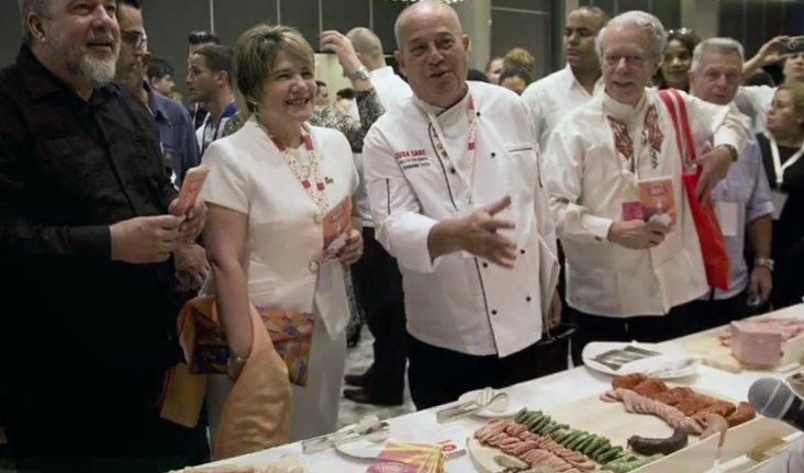 dayronmuj94's tweet photo. @freibetto onde estão as cascas de batata e melão e os ossos de boi que você diz que os cubanos deveriam comer porque é mais saudável, onde está o velho comunista, #AbajoLaDictadura #abajoelcomunismo #queremosuncambiodegobierno #Libertad https://t.co/1t3OSQEXya