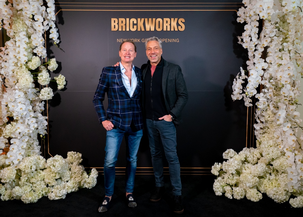 GlenGeryBrick's tweet photo. “I’m very excited for my designers and architects to start coming over and using this as a resource because the product is amazing – that glass brick -- that is unbelievable!” – Thom Filicia

https://t.co/n5Jh3crPVI 

#brickworkson5th #glengery #newyorkcity #5thave #5thavenue https://t.co/nwGZ2DCjB4