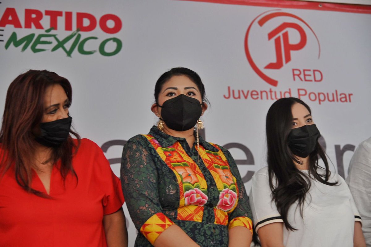lizconcha's tweet photo. ¡Estamos conformando el priismo más fuerte y unido de todos los tiempos! Asistí a la toma de protesta de la dirigencia estatal del sector joven de la @CNOPoficial sumándome a los esfuerzos que realizan estos jóvenes talentosos  #AquíEstáElPRIYSeNota @JavierVillacana @PRIOaxaca_ https://t.co/tdzsrmVAWm