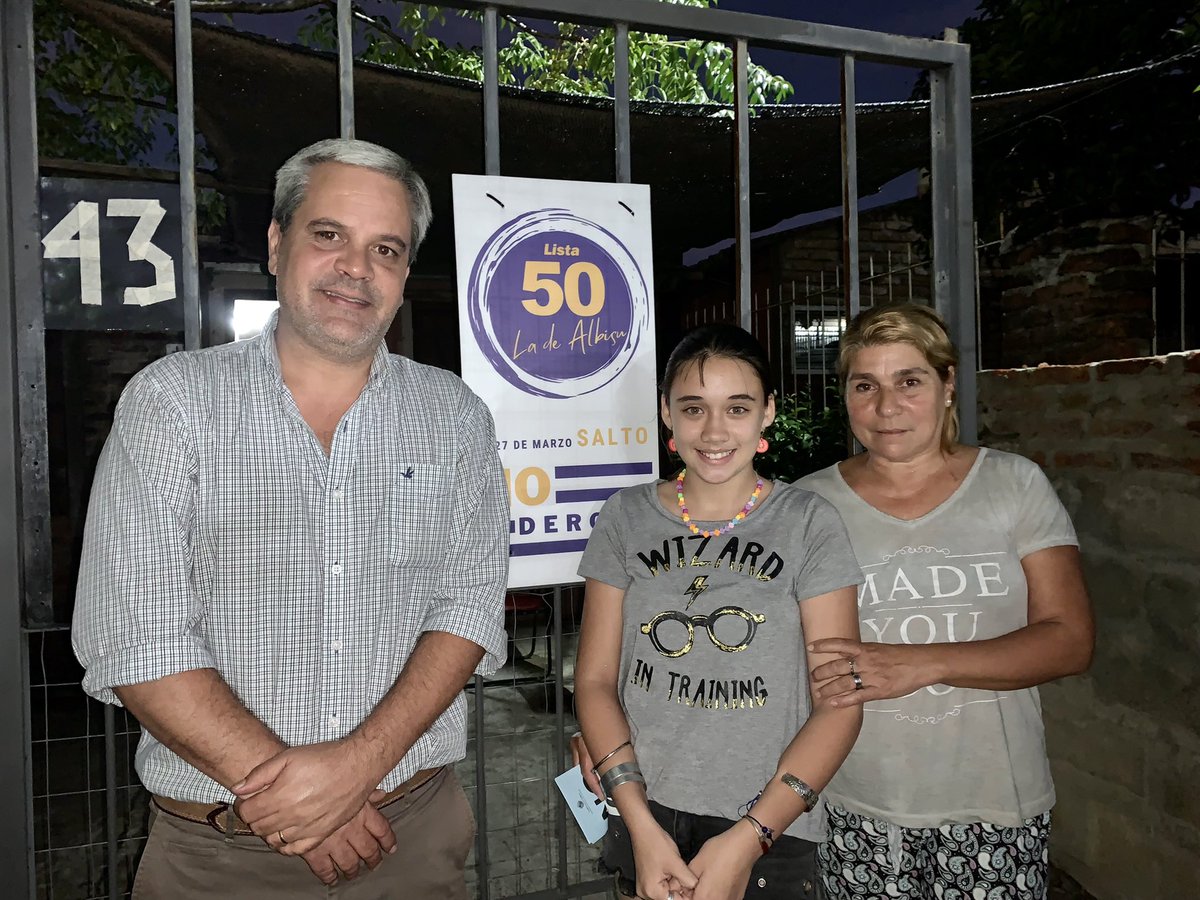 carlosilva_50's tweet photo. El 27 vota celeste, vota por el Uruguay que queremos todos y para no retroceder.

Gracias a los vecinos que se siguen sumando a la campaña del NO.
@LuisLacallePou @AlvaroDelgadoUy @CarlosAlbisu 
#VotaNOderogar https://t.co/ZJCVRR935S
