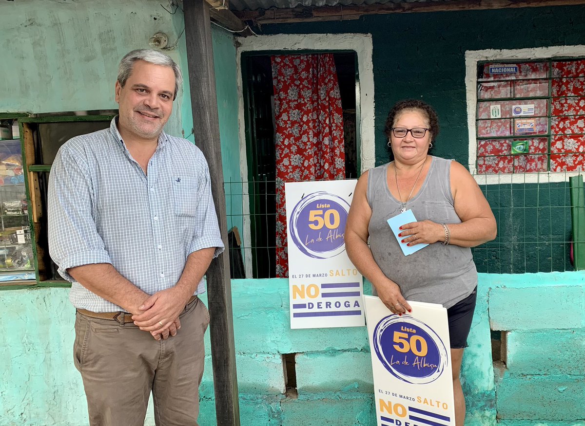 carlosilva_50's tweet photo. El 27 vota celeste, vota por el Uruguay que queremos todos y para no retroceder.

Gracias a los vecinos que se siguen sumando a la campaña del NO.
@LuisLacallePou @AlvaroDelgadoUy @CarlosAlbisu 
#VotaNOderogar https://t.co/ZJCVRR935S