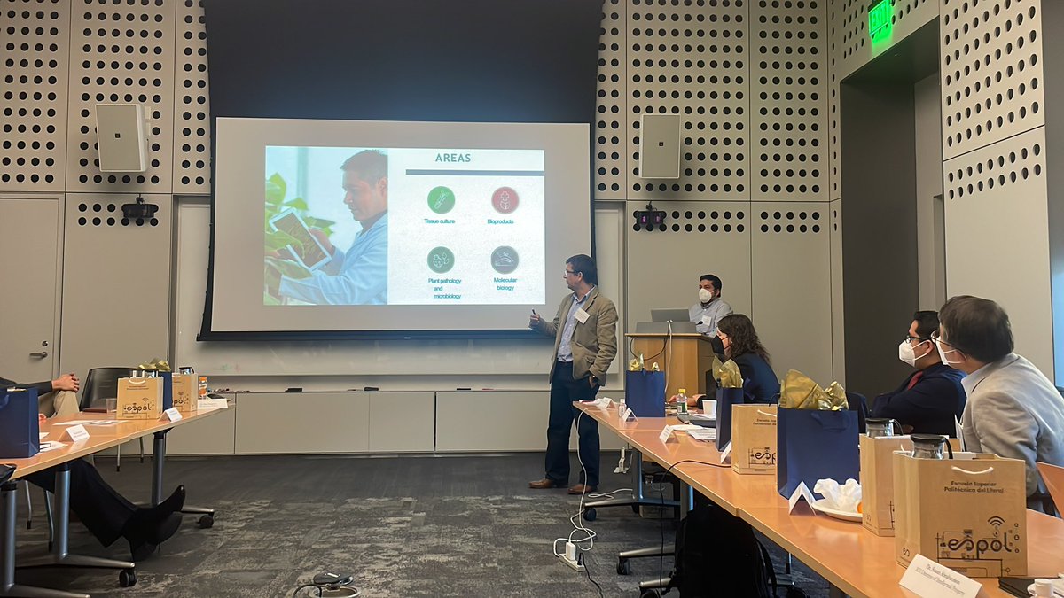 Cecilia Paredes Verduga (@cparedesverduga) on Twitter photo Juan Manuel Cevallos, director del <a href="/cibe_espol/">CIBE_ESPOL</a> presentando en <a href="/UCBerkeley/">UC Berkeley</a> capacidades del #CiBE para investigaciones biotecnológicas en agricultura #EspolEsCiencia #ADNEspol #SalvemosLasBananas Juan Manuel Cevallos, director del <a href="/cibe_espol/">CIBE_ESPOL</a> presentando en <a href="/UCBerkeley/">UC Berkeley</a> capacidades del #CiBE para investigaciones biotecnológicas en agricultura #EspolEsCiencia #ADNEspol #SalvemosLasBananas