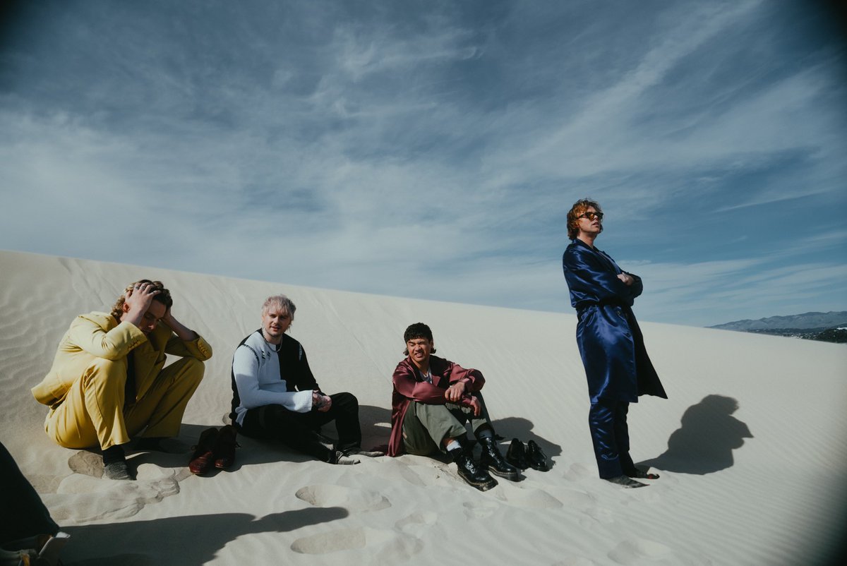 coexist2010's tweet image. You make me a complete mess 💙⚡️
#COMPLETEMESS @5SOS