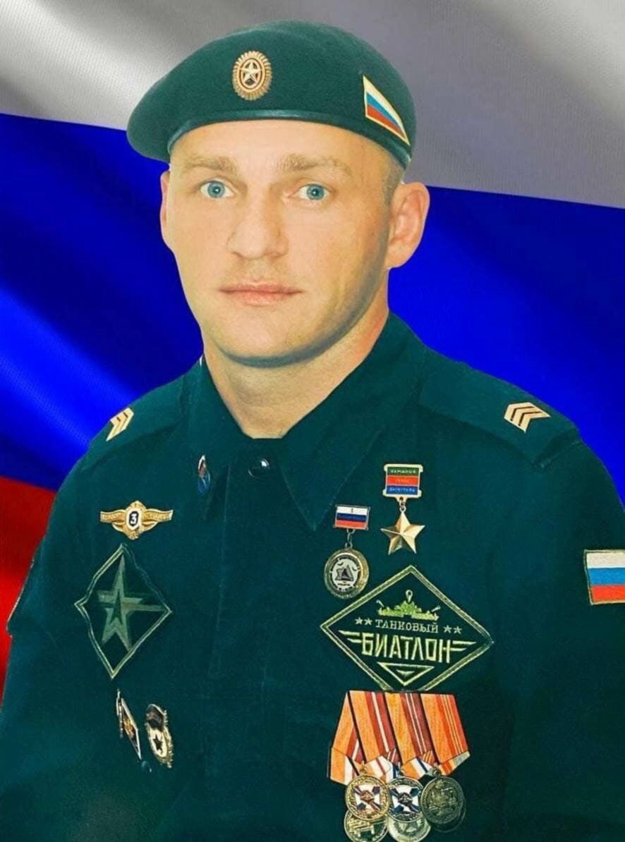 Командир танка Т-72, старший сержант Марат Халиков в бою уничтожил несколько мобильных групп противника. Получил ранение и контузию, но спас товарищей и вывел экипаж из-под плотного огня. В 2014 году Марат прославил страну, став чемпионом мира по танковому биатлону.