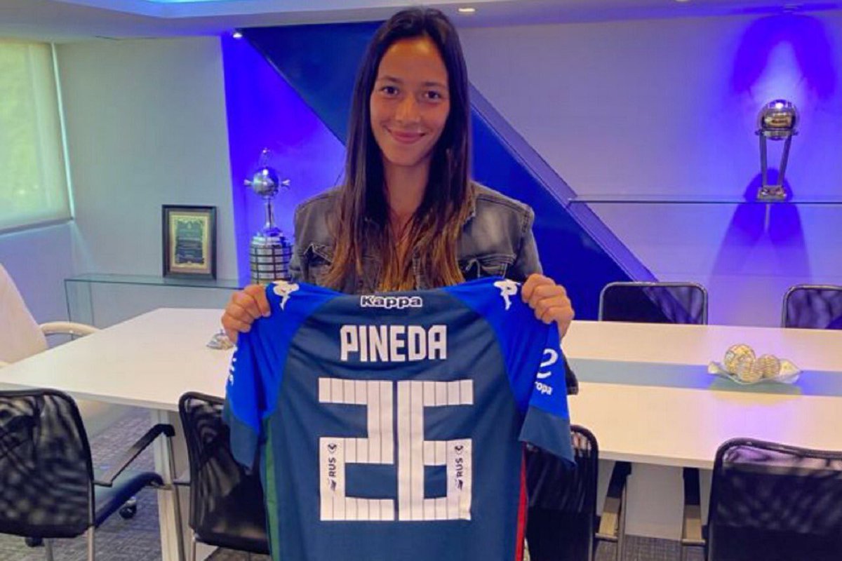 🇦🇷 Mariana Pineda formará parte de la delegación de Las Leoncitas que disputará el Mundial Sub 2️⃣1️⃣ de Hockey sobre Césped en Sudáfrica.

🏑 La representante Fortinera suma un gran lauro a la promisoria carrera que ostenta desde muy joven.

⚪🔵⚪

UN GRAN CLUB