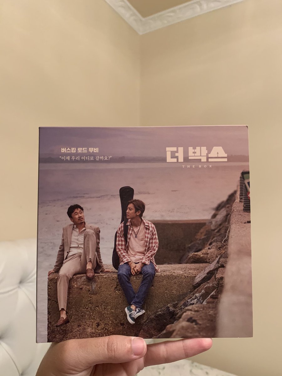 loeybar's tweet image. A ESPERA ACABOU!!!! meu the box finalmente chegou 😭❤️

to completamente apaixonada por tudo desse album! é muito muito muito lindo 😭😭😭 to louca pela miniatura da caixa igual a que o chanyeol usa no filme 🥺🤲🏻