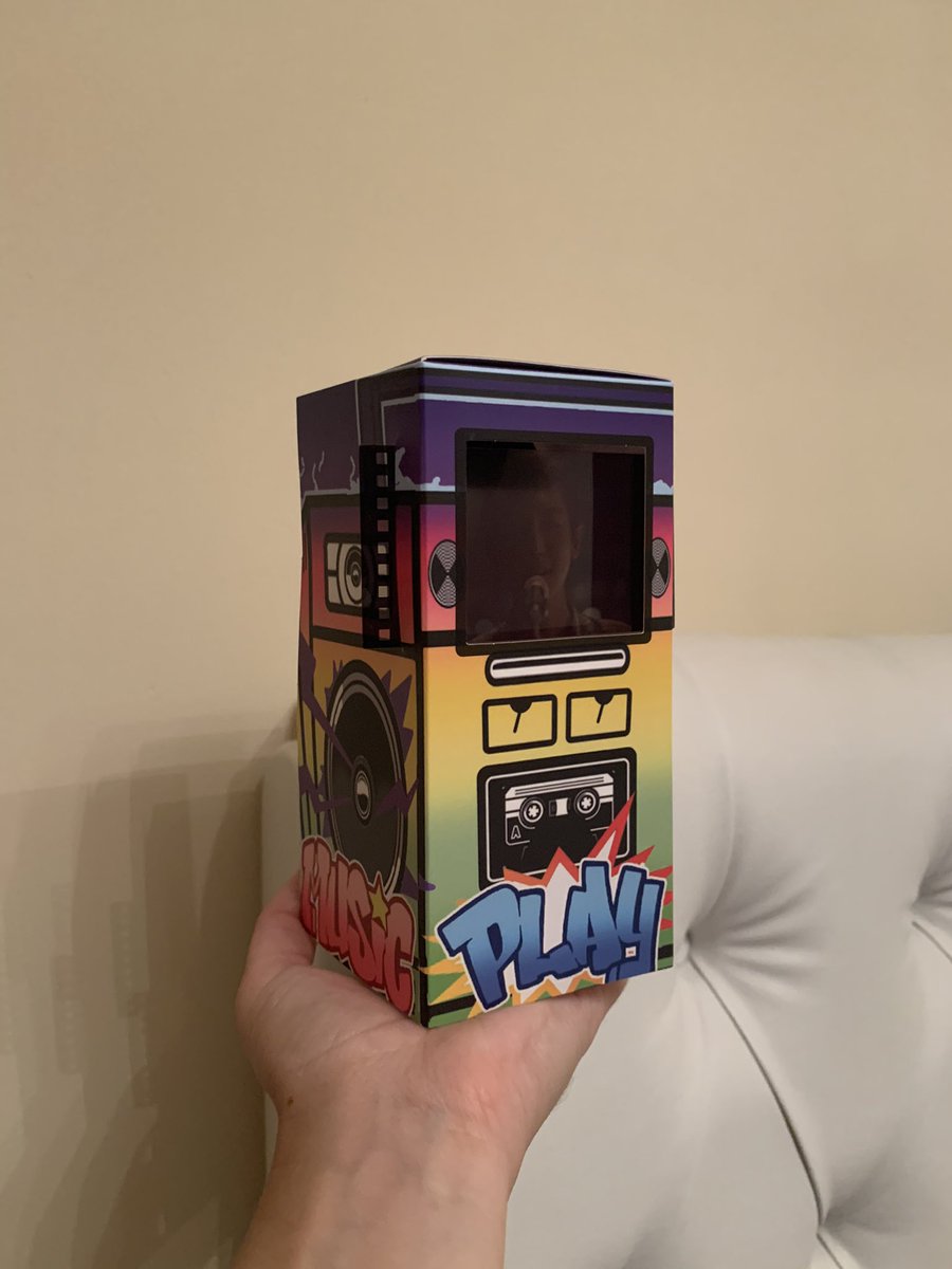 loeybar's tweet image. A ESPERA ACABOU!!!! meu the box finalmente chegou 😭❤️

to completamente apaixonada por tudo desse album! é muito muito muito lindo 😭😭😭 to louca pela miniatura da caixa igual a que o chanyeol usa no filme 🥺🤲🏻