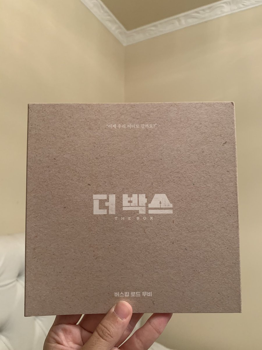 loeybar's tweet image. A ESPERA ACABOU!!!! meu the box finalmente chegou 😭❤️

to completamente apaixonada por tudo desse album! é muito muito muito lindo 😭😭😭 to louca pela miniatura da caixa igual a que o chanyeol usa no filme 🥺🤲🏻