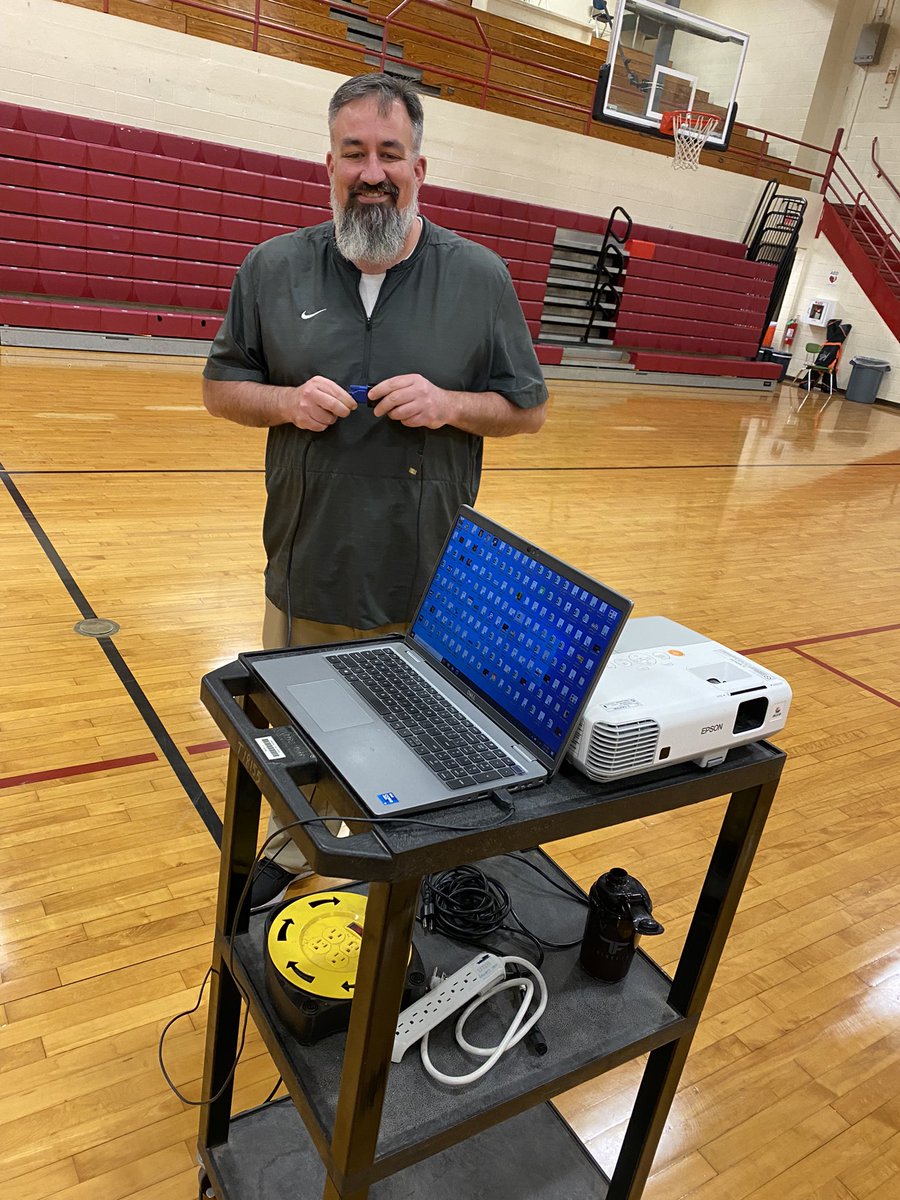 cfee99's tweet photo. Thanks @CoachSlade_Cal for the assist today with technology… no wonder you’re level 5! Looking forward to a fun open house! #RUreadytobeaCougar #MHSOpenHouse https://t.co/PAAVWgAhzw