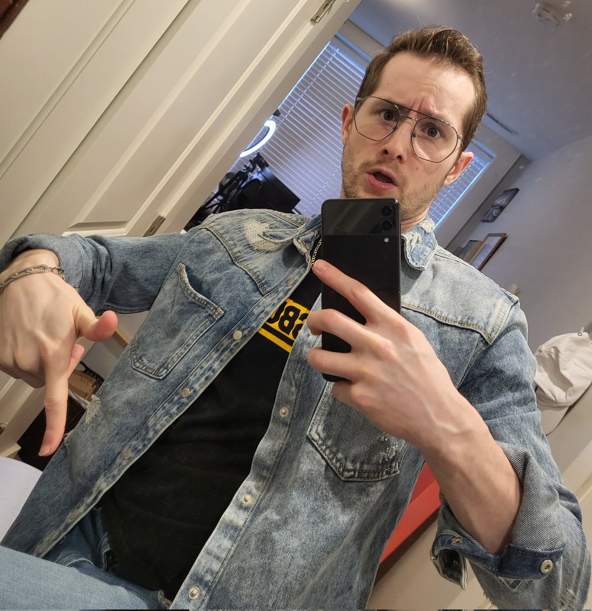 PyroJ_'s tweet photo. #CasterFitCheck Call me PyroJT cause it's DENIM TIME BABY
Casting VALORANT on @CENC_Official with @CasterCamel at 7PM EST
Then some RL on the @TacticalBandits A-Stream with the homie @Awosch_RL later tonight
Links below if ya wanna tune in π https://t.co/oK5eNDqwzo