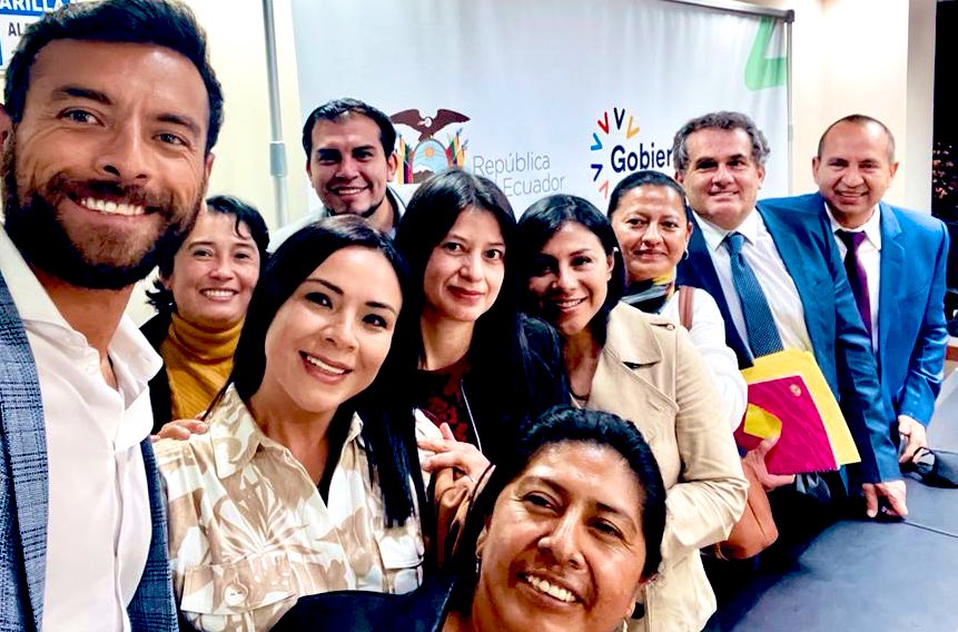 SebasPalaciosSP's tweet photo. BUENAS NOTICIAS

Nos reunimos con los padres de la Escuela de Natación Pichincha. En conjunto encontramos soluciones para que sus niños puedan seguir entrenando y cumpliendo sus sueños 🙌🏾🇪🇨

Cuentan con todo nuestro apoyo 🏊‍♂️🏊‍♀️🏊

#JuntosLoLogramos https://t.co/D52lrLTB1a