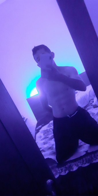 Tengo unas ganas de... https://t.co/cpalN58XuP<a href="/tag/cruising"class="tags"><span>#cruising</span></a><a href="/tag/chimba"class="tags"><span>#chimba</span></a>