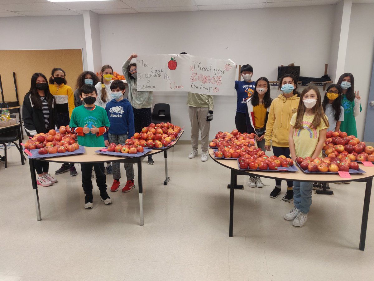 dpbrnrd_eco's tweet photo. @StBernardDPCDSB Eco Bears 🐻🌎 have been busy! Thank you to @LongosMarkets Glen Erin for the generous donations of 🍎s for the Great Big Crunch! #HealthySchools #crunchingandmunching https://t.co/rMBZD95OAm