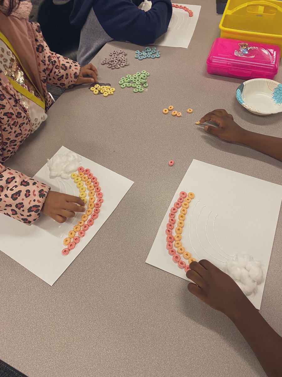 EvaPCFISD's tweet photo. ๐๐Today, we had a blast creating โFruit Loopโ rainbows! My scholars used their rainbows to answer graphing questions! Clean up was super easy too! ๐๐ ๐#Math #StPatricksDay #FirstGrade @HancockCFISD #HappeningAtHancock #CFISDSprit #CFISDHancock https://t.co/DHthIrh7mp