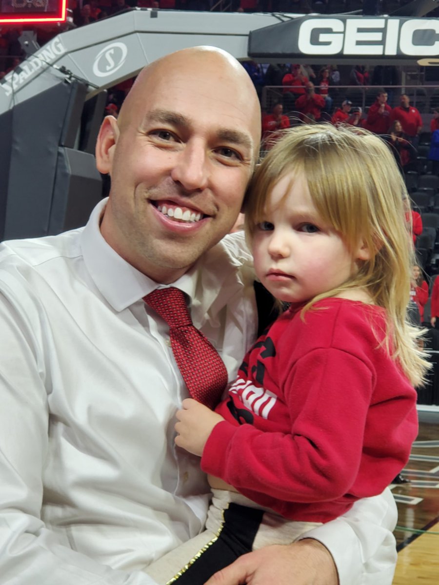 JeschkeC09's tweet photo. @CoachAaronHorn @SDCoyotesWBB Love this! It’s so fun to look at all these awesome picture! Before and after confetti! https://t.co/Gs9A2rSh0o
