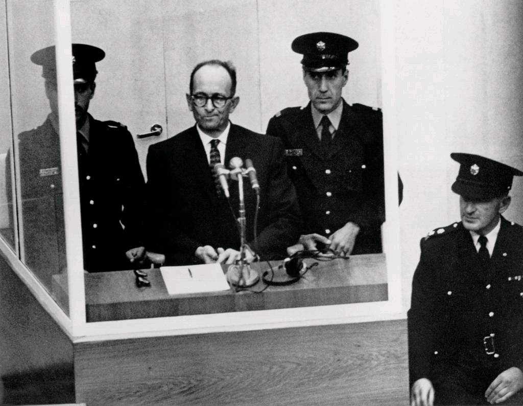 AllanMargolin's tweet photo. If Putin's a student of history (like all KGB agents), he knows the next time he steps into a 'booth' it WON'T be to change into Superman.

@KimJonTrump3 @DMansini @BexLamPharmd @Oxyzentricity @chompie97 @PalominoPony @Persiflage77 @IMontoyaInsists @IsaiahAProphet @PuestoLoco https://t.co/3CuUogV2Gf