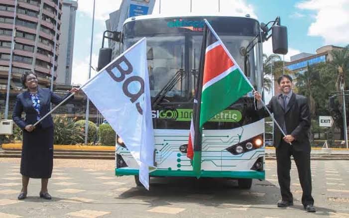 Ondu_Ke's tweet photo. Nairobi has welcomed its first Electric Buses, putting Kenya on the map of a few countries that are rapidly shifting from fossil fuels to Clean Renewable Energy.

#ClimateAction #SDGs #ElectricVehicles #climatechange https://t.co/GjgBU1gFW7