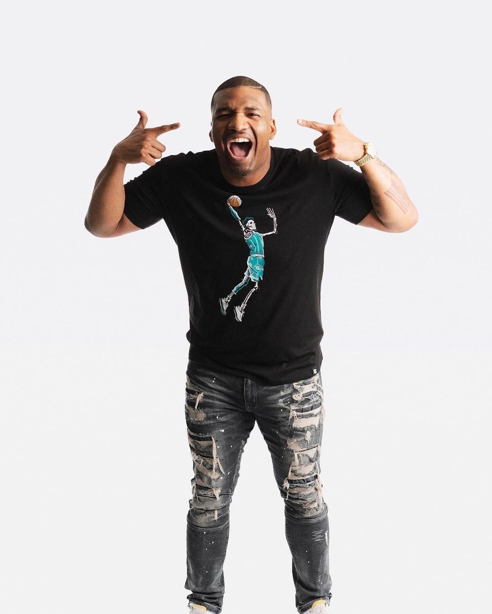 the5ivestrikes's tweet photo. Oh snap! You done made it! RT @WesGotRange: 8 am online tomorrow, 11 am in-store. πππ @704Shop #704shop #Charlotte #Charlottenc #Fashion #Local #localbusiness #Hornets #Buzzcity π₯ π π₯π https://t.co/bahywoGw3W