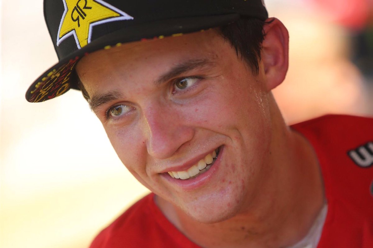 Just dig how honest Stilez Robertson is in his interviews. He was such a great kid going all the way back through amateurs, and I'm glad he hasn’t lost that smile, personality, and goofy laugh with all he’s been through since turning pro. Check it out on your favorite podcaster✌🏼