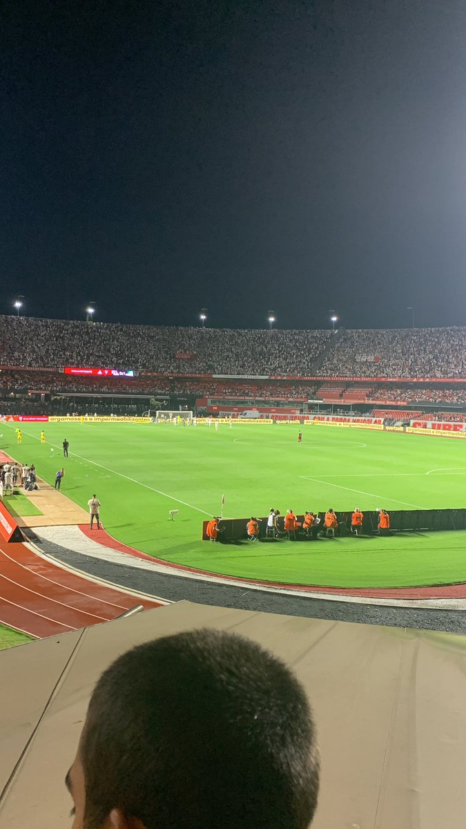 Torcida segue empurrando o time  
Vamos pela virada 😡