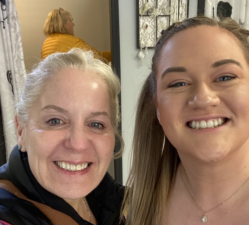HcollinsJ's tweet photo. Today was a #beautiful day spent with my Bean. tears because she is #beautiful! The #wedding day is around the corner. A nice #lunch and visit at the #OldeBryanInn #PerfectDay #daughterlove #weddingdress #familyfun https://t.co/x9BHCHrF6Y