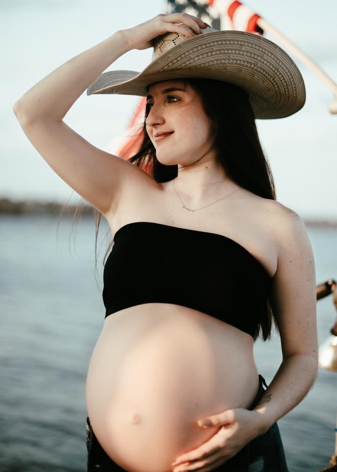 vonfeldt_bailey's tweet photo. y’all it’s crazy i’m going to have a baby girl🤩💕 Codi Ila we are ready for you!! https://t.co/POwrIGcqnm