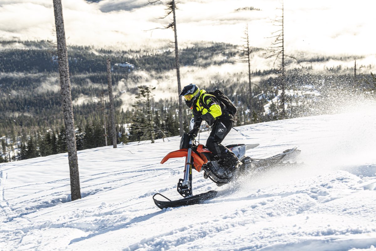 Lean with it, rock with it. The RIOT has the handling characteristics of a dirt bike, amplifying your fun factor on the snow. Check the link in our bio to get yours. #SnowCheck