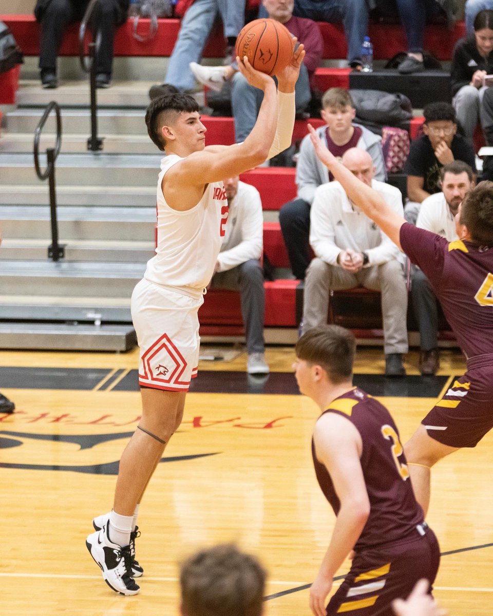 SprayStefan's tweet photo. I am excited and grateful to announce that I have committed to Barton Community College to continue my basketball career. I would like to thank my family, coaches, and friends who helped me through the years. #rollcougs @BartonHoops @CoachCoombs34 https://t.co/aPA30WwSD4