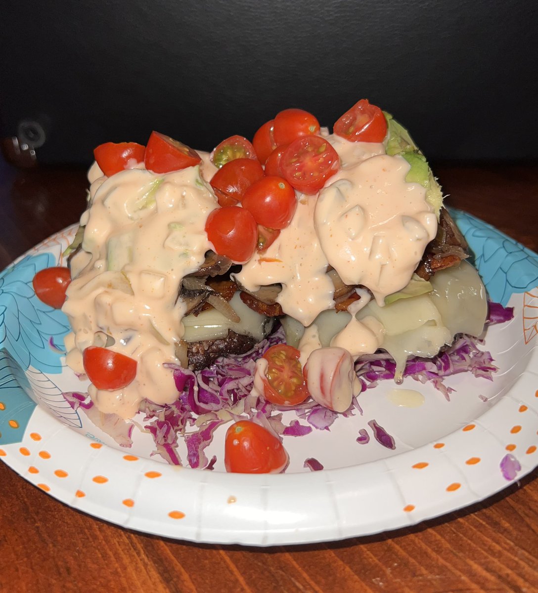 Katie_Did_Not42's tweet photo. Now that’s a burger. Served on a stylish paper plate. Yes it’s beautiful. Low carb. Deliciousness. 🤌 #hashtagsareweird https://t.co/lQGxlpv3bs