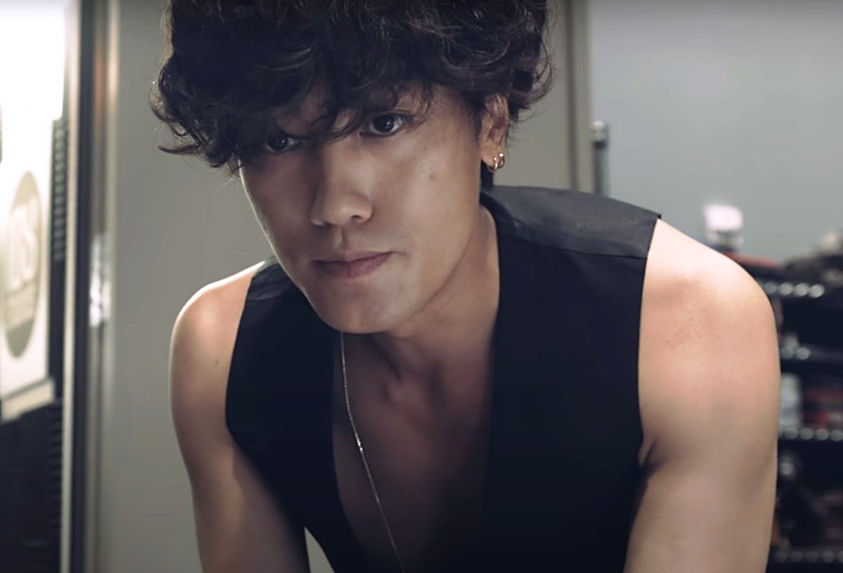 awesomelyplain's tweet image. wow is he real