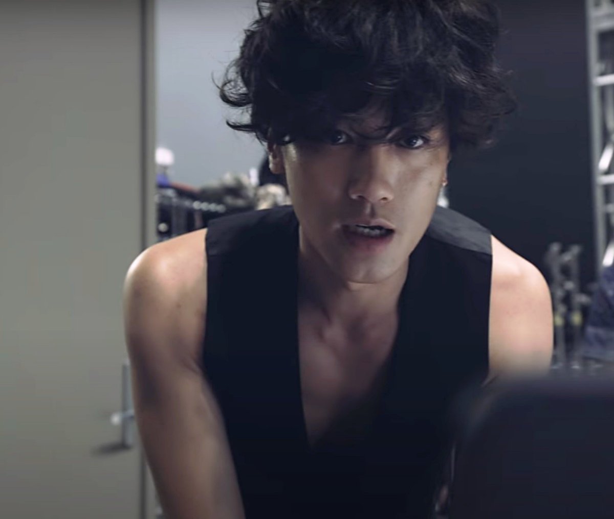 awesomelyplain's tweet image. wow is he real