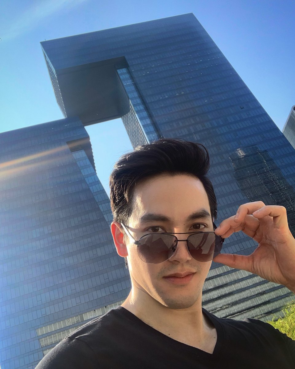 JoeTrivisvavet's tweet photo. ง-tower!!? #gtower an iconic landmark @ #BL20 #MRT #พระราม9 🤗🚇Ⓜ️💙💙💙#happyblueline #bangkokmetro #bem #bmn #รถไฟฟ้า #รถไฟฟ้ามหานคร https://t.co/sFDiThv3Eo