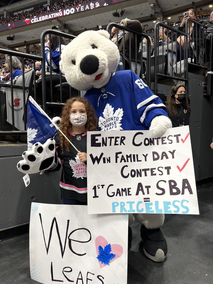 jane_thomas29's tweet photo. WHAT A NIGHT!!! Thank you ⁦@MapleLeafs⁩ and ⁦@LGCanada⁩ for this incredible experience #LeafsForever #LifesGoodMoment https://t.co/XxvhwoEOw3