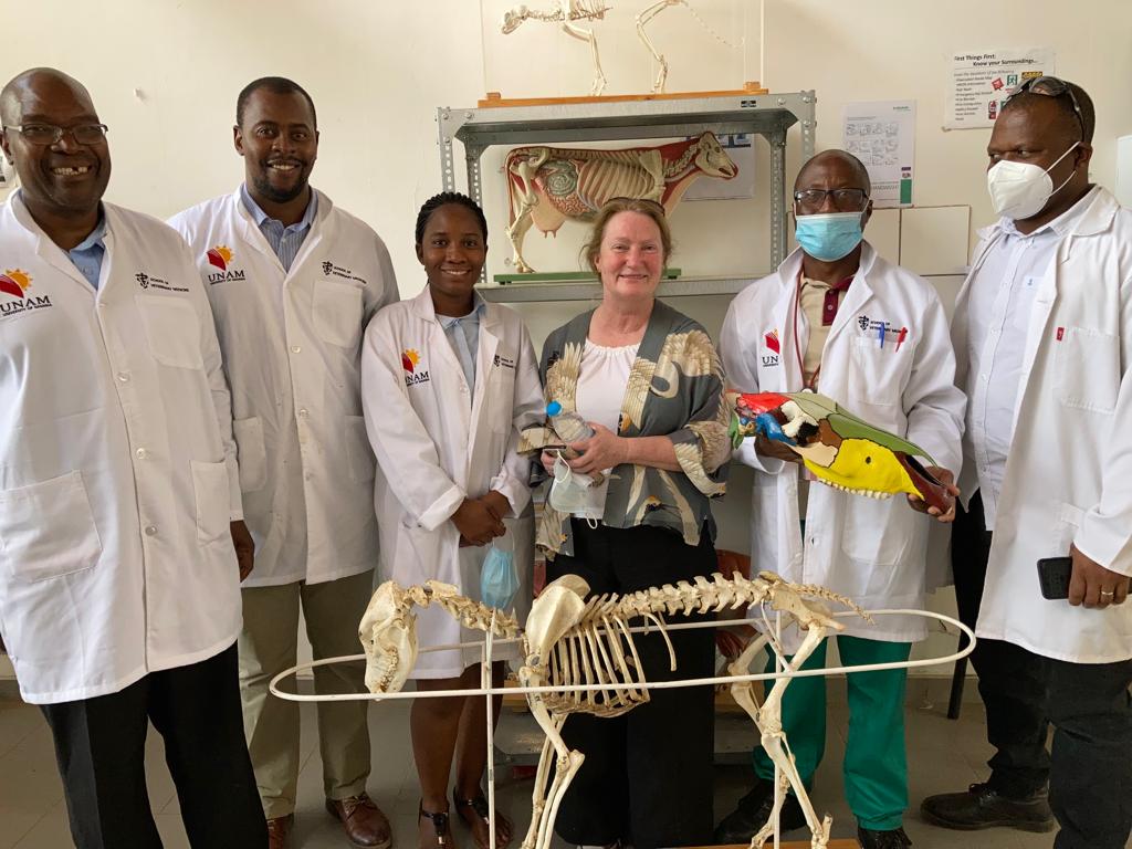 JudithHall99's tweet photo. Yesterday I was guest of our Vet School #FHSVM @unam_na #edfhsvm #OneHealth
Incredible staff, projects & vision #Namibia. Unique & special School. Wildlife, large animals, small, exotic, domestic, companion. How many Vet Schools do it all?
NB Its a vet's dart gun!
@SNamesho https://t.co/AYphWE5Ws2