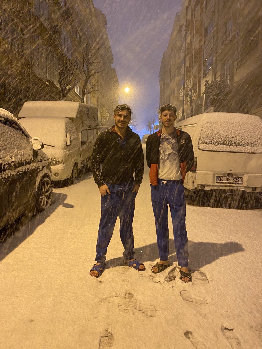Kışın bile bu kadar kar yağmadı istanbul Bahçelievler