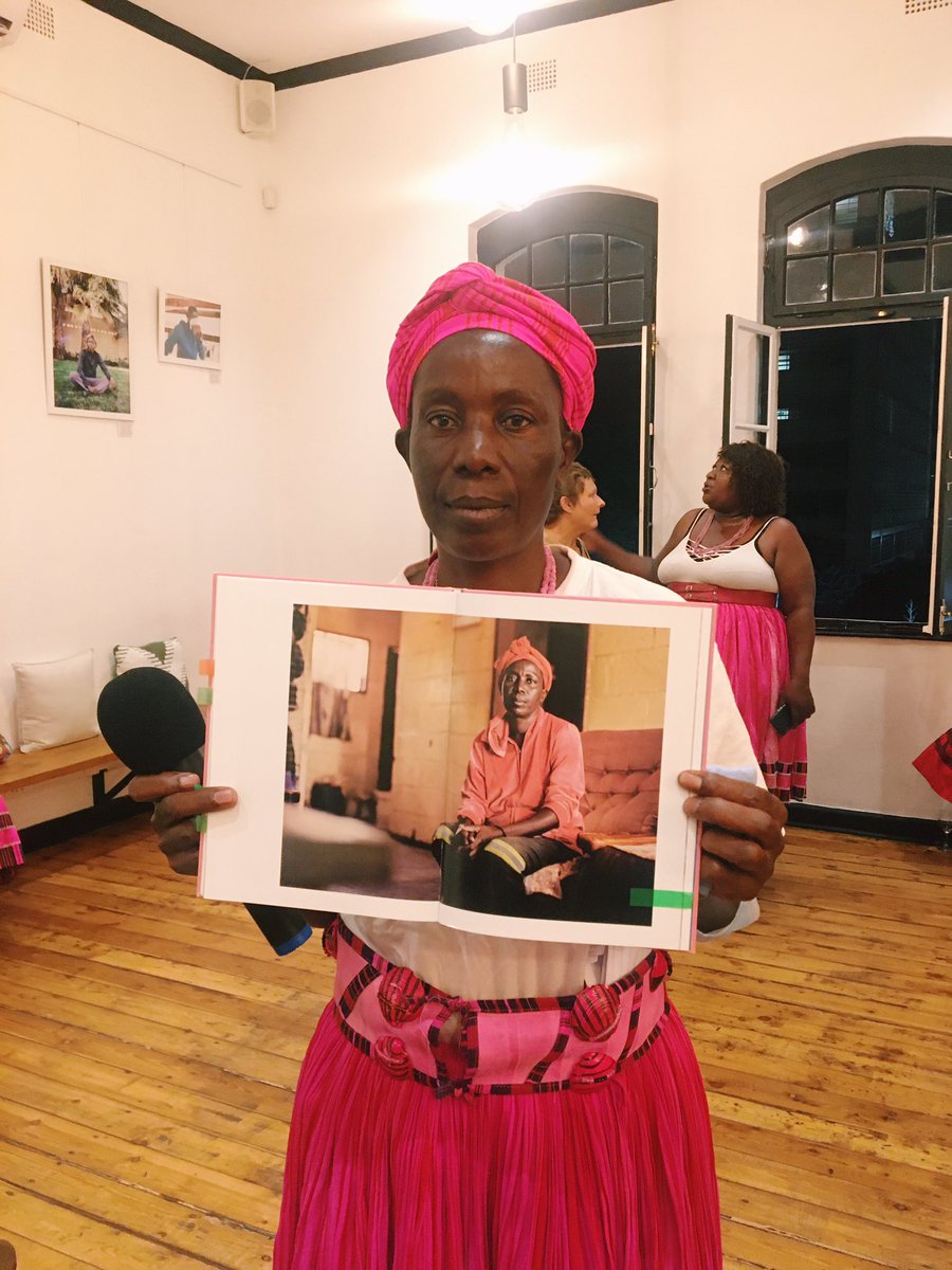 efanoefano's tweet photo. From last nights opening. #ShebeenQueens #JuliaRunge #efanoefano https://t.co/1yeI0fXp09