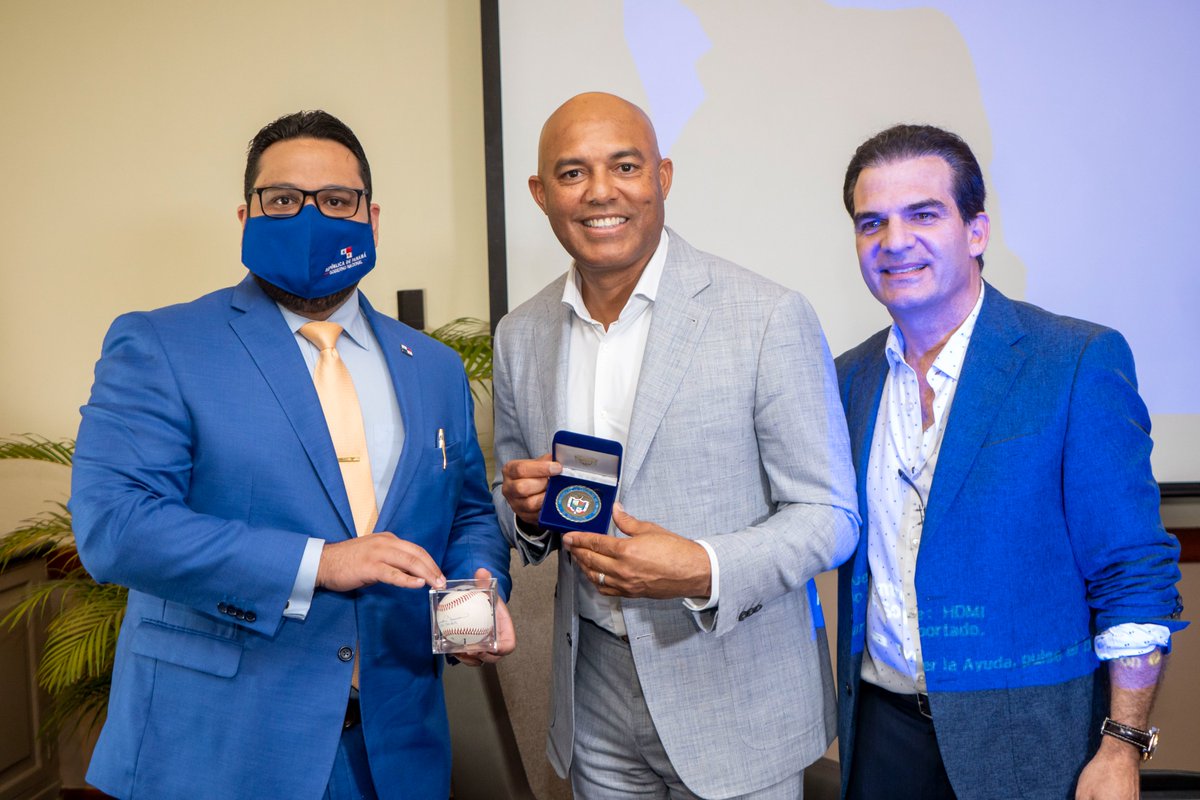 embpanamaeslv's tweet image. Esta noche S.E. @DavidEPalaciosP asistió al conversatorio con Mariano Rivera, Ex jugador de los Yankees de Nueva York y primer pelotero miembro por unanimidad del Salón de la fama, organizado por @FESAELSALVADOR y moderado por @fernandopalomo.

#UnidosLoHacemos 
@CancilleriaPma