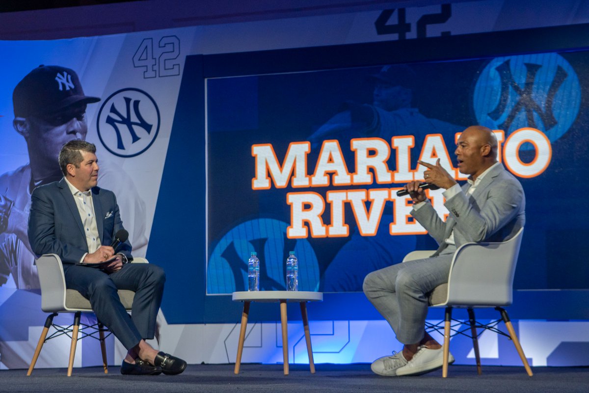 embpanamaeslv's tweet image. Esta noche S.E. @DavidEPalaciosP asistió al conversatorio con Mariano Rivera, Ex jugador de los Yankees de Nueva York y primer pelotero miembro por unanimidad del Salón de la fama, organizado por @FESAELSALVADOR y moderado por @fernandopalomo.

#UnidosLoHacemos 
@CancilleriaPma
