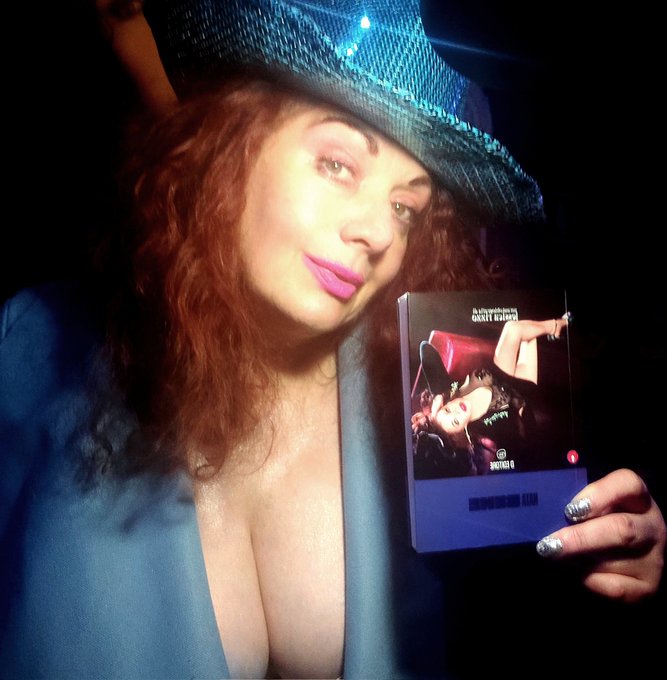 natabene  la mia biografia. Vi aspetto in libreria. 💋💋💋💋💋 Da #jessicarizzo  https://t.co/wTXZjUBbQu  #artist<a href="/tag/model"class="tags"><span>#model</span></a><a href="/tag/book"class="tags"><span>#book</span></a><a href="/tag/star"class="tags"><span>#star</span></a><a href="/tag/artist"class="tags"><span>#artist</span></a><a href="/tag/library"class="tags"><span>#library</span></a><a href="/tag/libro"class="tags"><span>#libro</span></a><a href="/tag/libre"class="tags"><span>#libre</span></a>