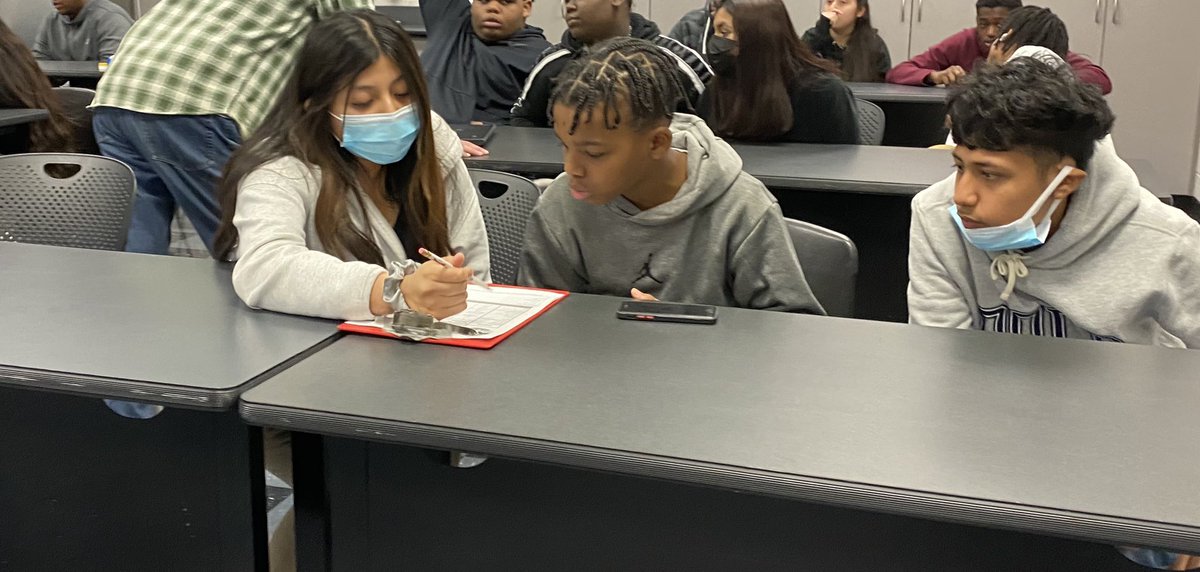 ZenaHanner80's tweet photo. Thank you @UTChattanooga for hosting @TA_FutureReady. The experiential learning opportunity taught students different engagement strategies to use in their classroom lessons next week &amp; allowed them to practice their collaboration, communication, and critical thinking skills! https://t.co/2Wlj4CrGRr