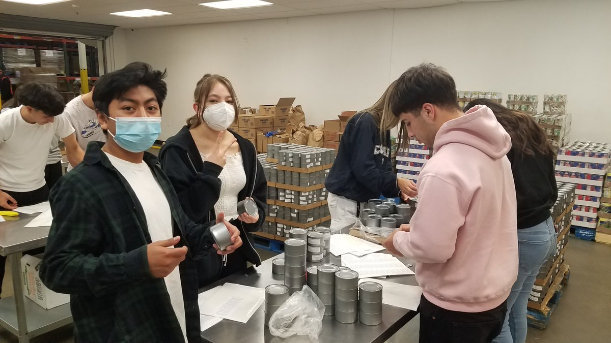 kearnsLIA's tweet photo. Serving at the Utah Food Bank https://t.co/da7WUnFsqH