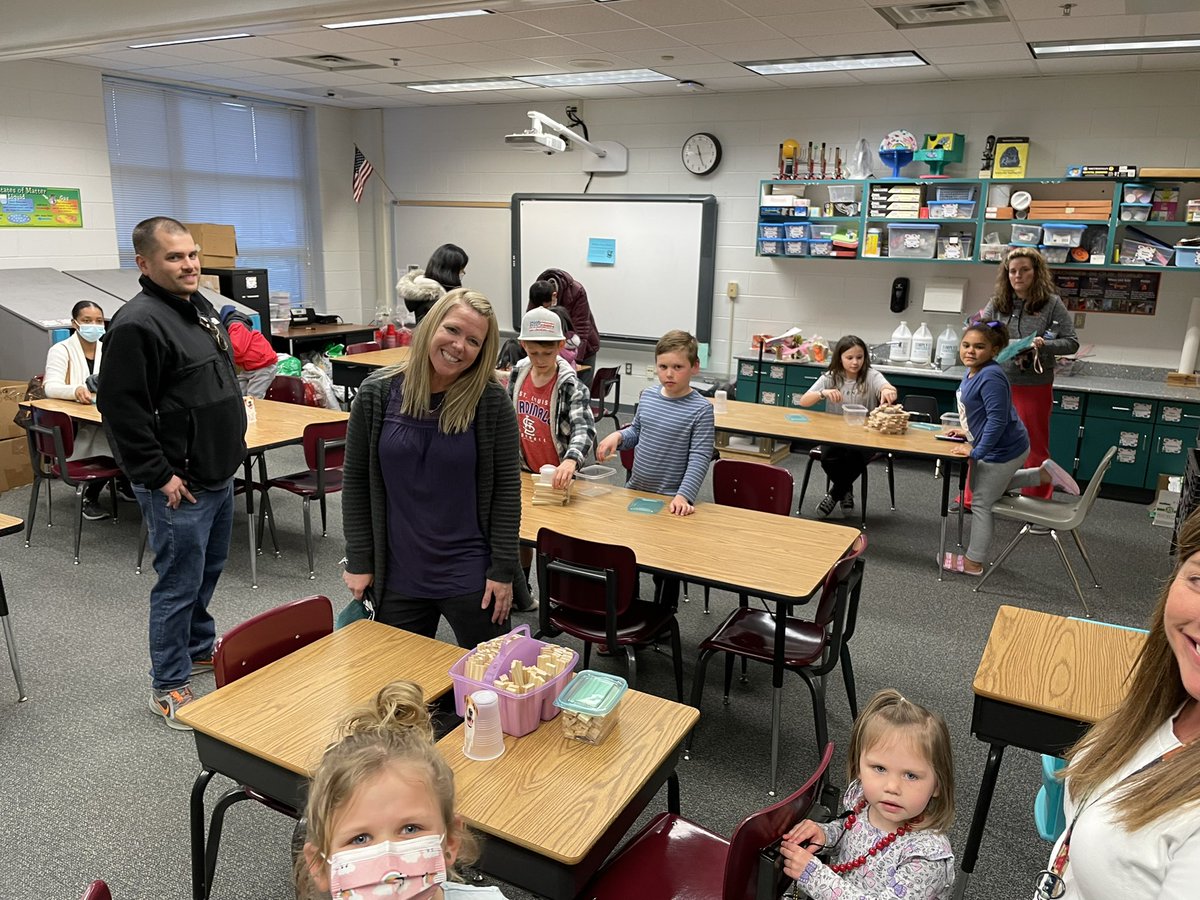 EchoLakeElem's tweet photo. What a fun night! We were so glad to have such a great turnout for our Literacy/STEAM Night tonight! Special thanks to @GodwinPride Robotics Talon 540 and the Lehtinen Family! @HCPS_Innovates https://t.co/VGxT53V0eQ