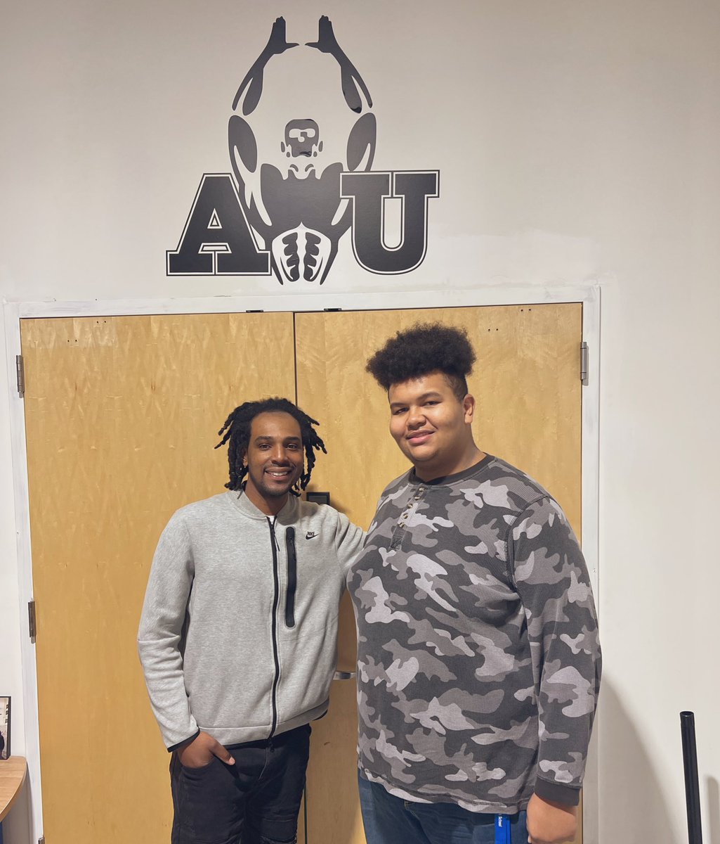 MrBallerwalk's tweet image. @NYMA_Athletics is out on the trail today, I had a chance to met with @GarrettMorganJr today. Great player and even better person.Thank you @AboutUOutreach @CoachAlexCoombs @Coachlanese13 for having me today at your workouts #nychasleaders 

#setthestandard
#setapartforexcellence