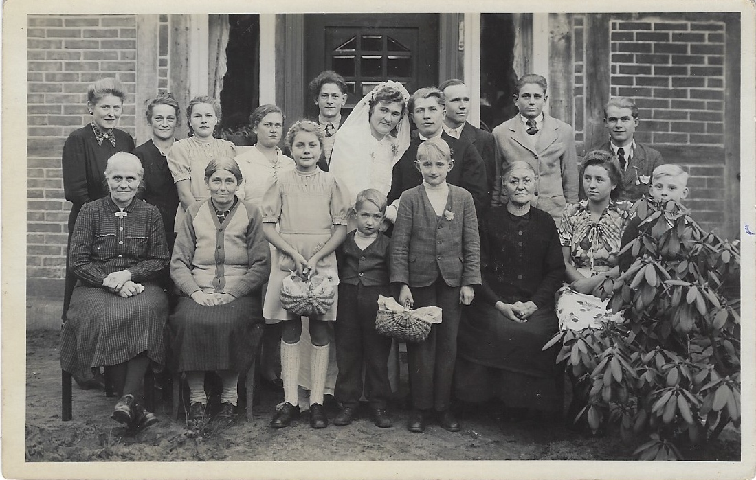 Die Tante meines Vaters war eine mutige Witwe, die eine zentrale Rolle in der #Geschichte unserer Familie spielte. Ihre Flucht aus der heutigen #Ukraine erinnert uns an die heutigen Verwüstungen, während wir für den #Frieden beten. ireneplett.weebly.com/blog/susannas-…