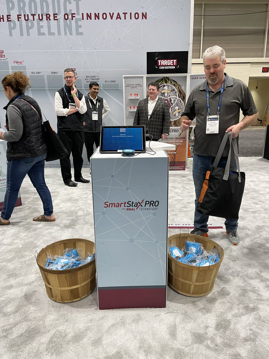 BayerTraits's tweet image. Day 1 of @ComClassic is in the books and we had a blast! Don’t forget to attend tomorrow’s WIN session at 3:00 p.m. to learn more about the Smart Corn System and #ShortCorn System. 🌽